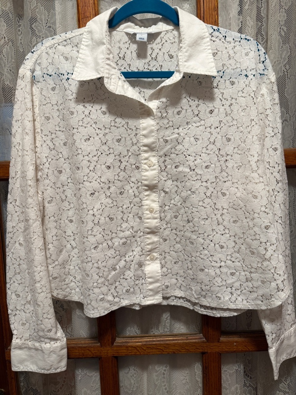 NWOT Old Navy White Floral Lace Cropped Button-Down Shirt